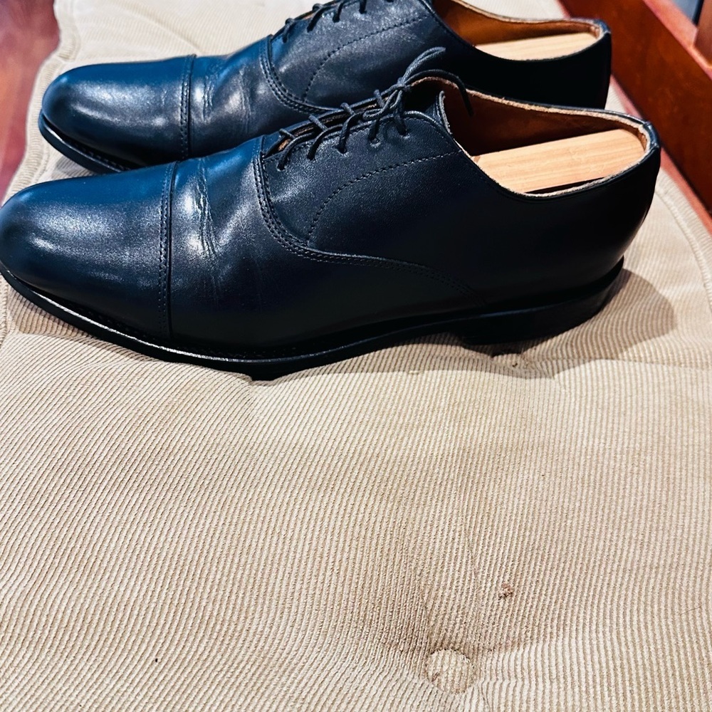 Classic Black Leather Men's Dress Shoes - Picture 3 of 15